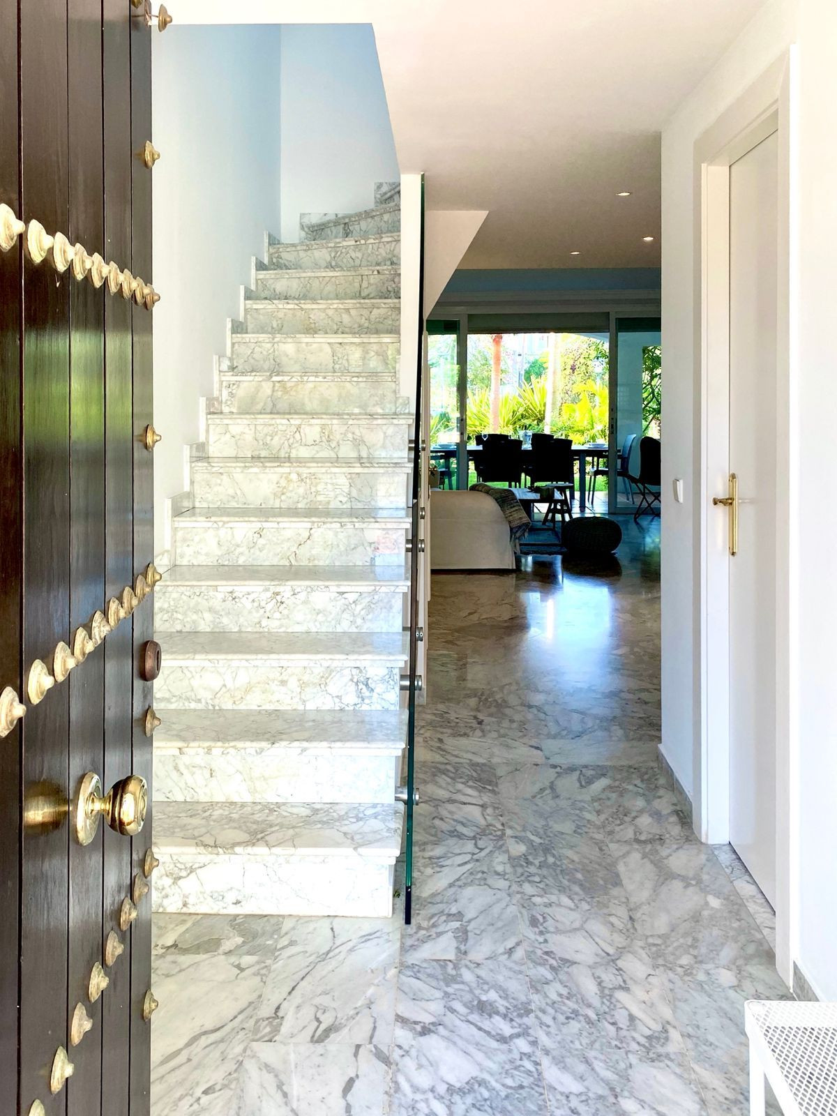 adbe8a1702210145641e166adbd9f93e - 24