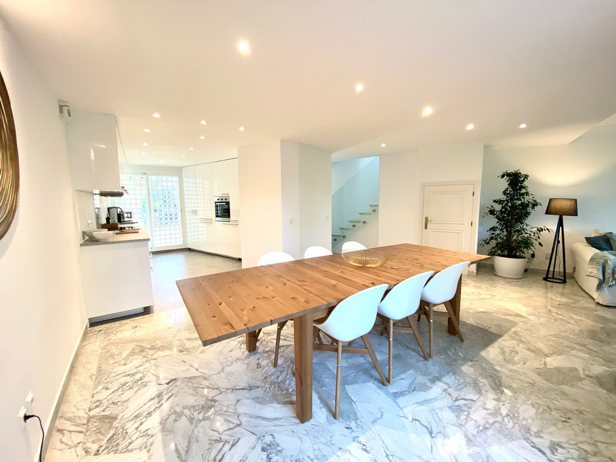 adbe8a1702210145641e166adbd9f93e - 5