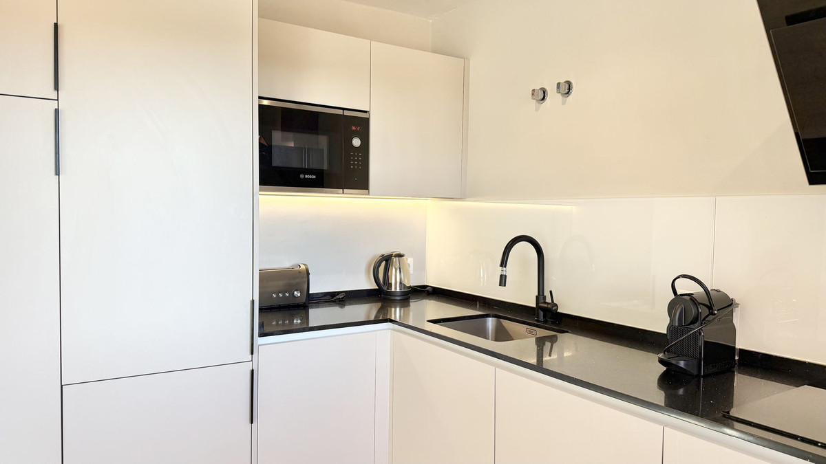 ae4b2ef6778e5d792a73d47b69864a40 - 12