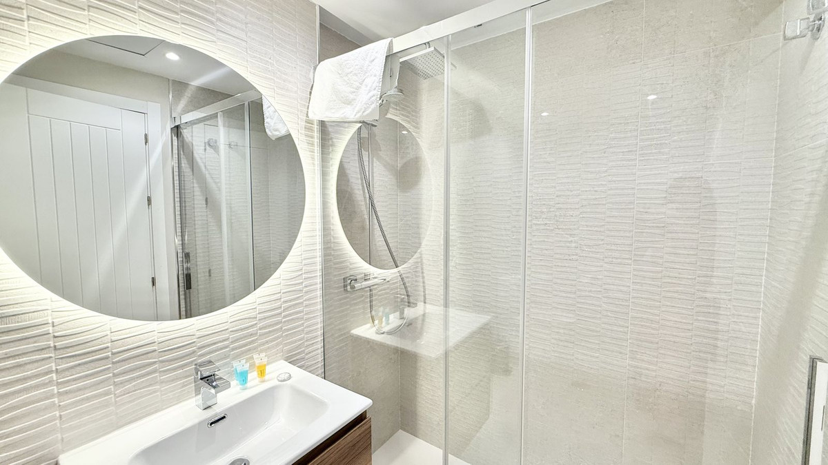 ae4b2ef6778e5d792a73d47b69864a40 - 16