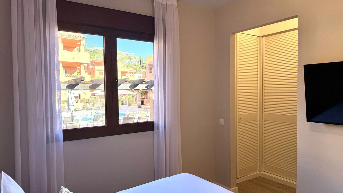 ae4b2ef6778e5d792a73d47b69864a40 - 18