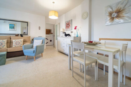 af1ce979668a8efacd8baf00ec0ef832 - 9