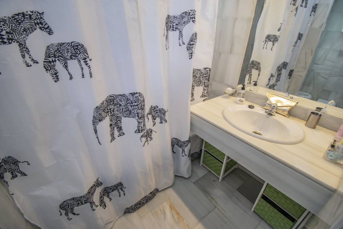 b04e649d931efec48774e7d109beb815 - 20