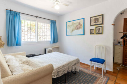 b0c9b3552be91f840841e754eb50d293 - 32