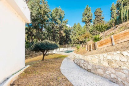 b18d243aa9758e0021236c7b02ea1015 - 13