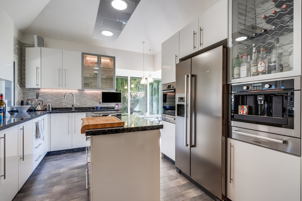 b1d0fcf1a5434b67085d908d4c894ef7 - 14