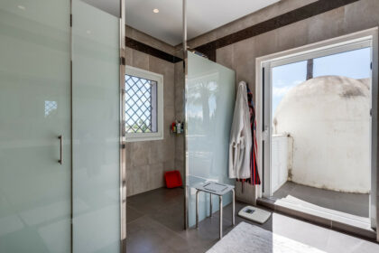 b1d0fcf1a5434b67085d908d4c894ef7 - 18