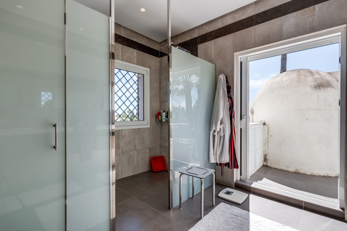 b1d0fcf1a5434b67085d908d4c894ef7 - 18