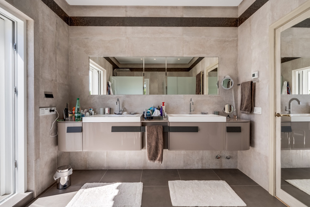 b1d0fcf1a5434b67085d908d4c894ef7 - 19