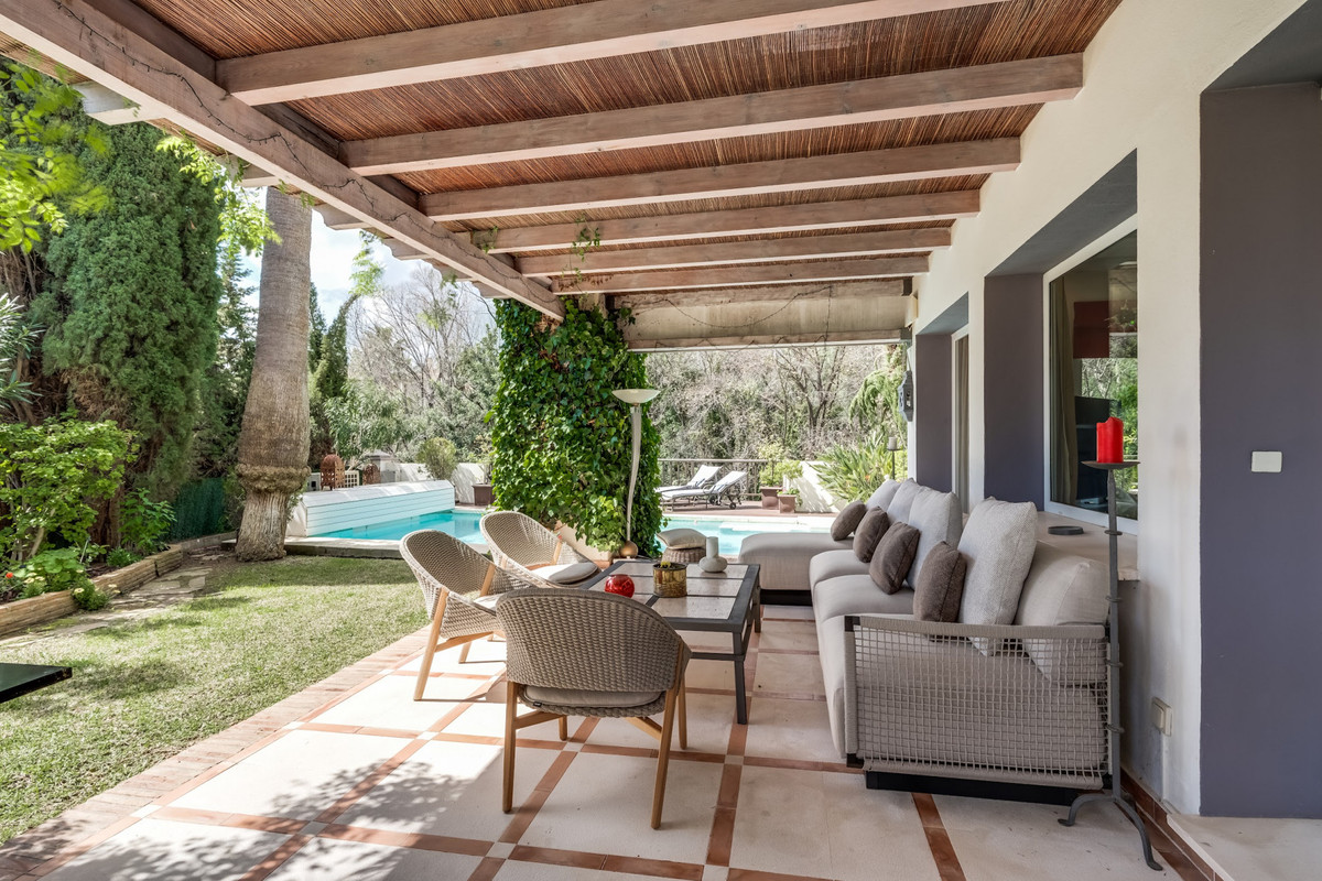 b1d0fcf1a5434b67085d908d4c894ef7 - 24