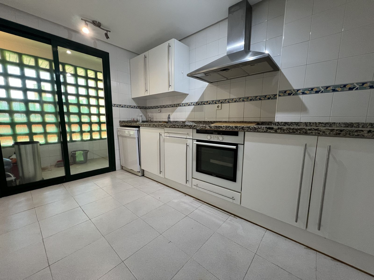 b1e69a870af466a30bdb5dbe9adb6055 - 16