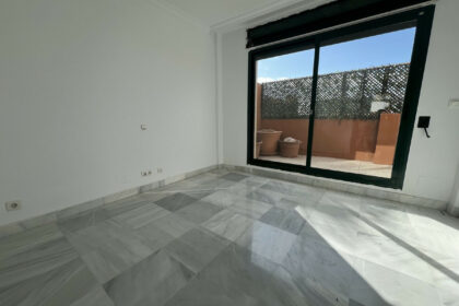 b1e69a870af466a30bdb5dbe9adb6055 - 21