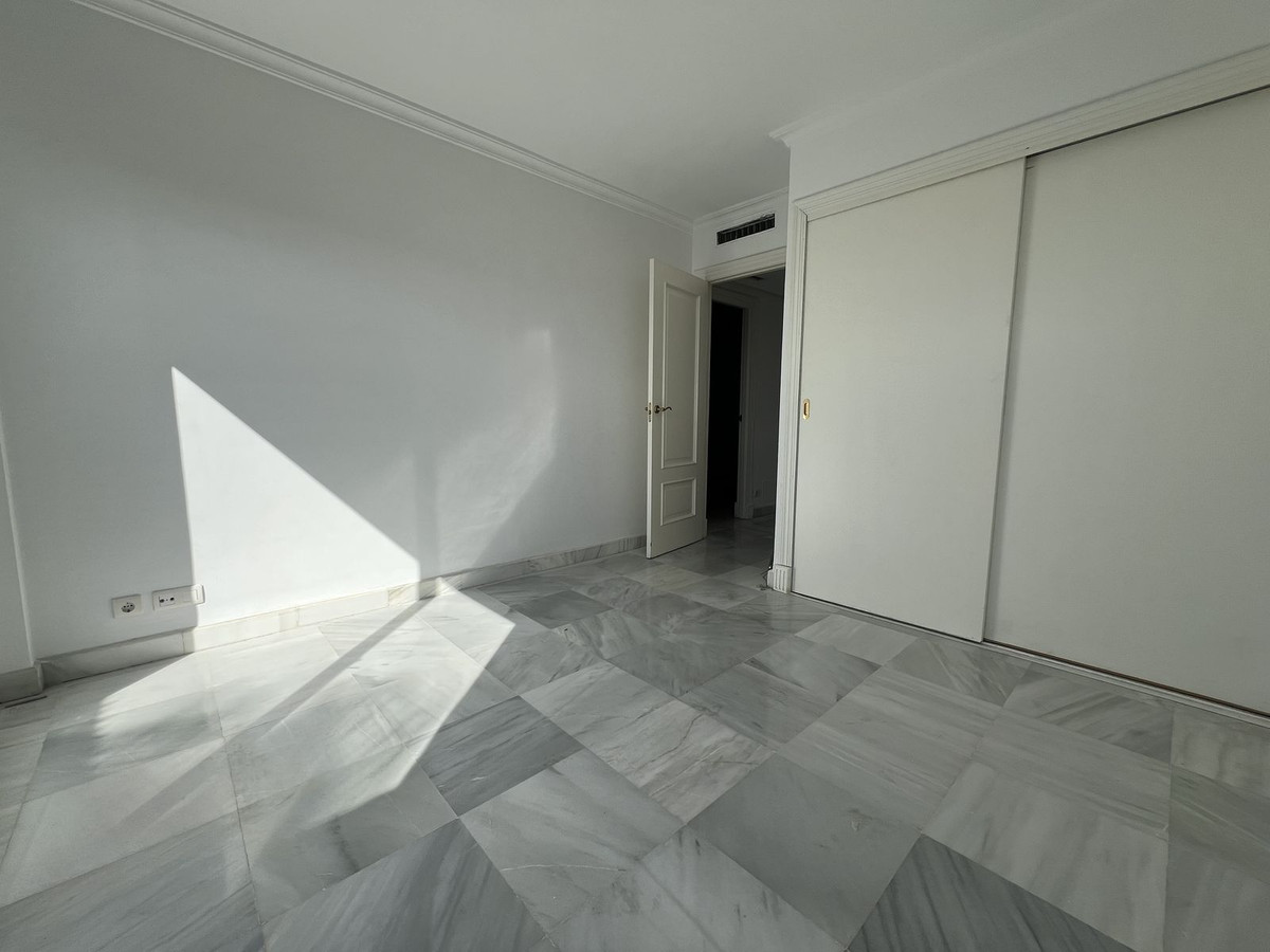 b1e69a870af466a30bdb5dbe9adb6055 - 22