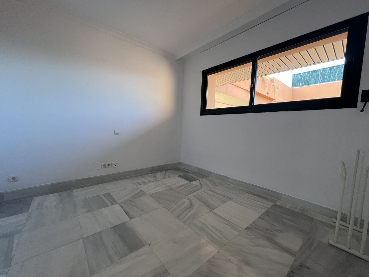 b1e69a870af466a30bdb5dbe9adb6055 - 24