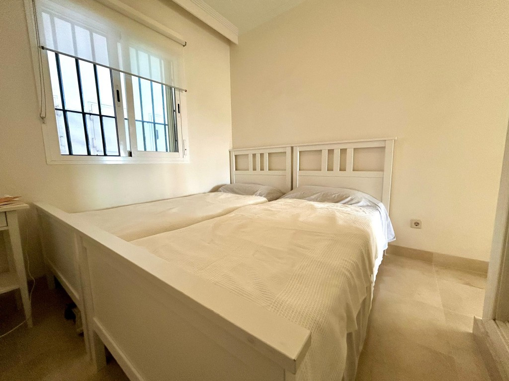 b23898d7ef4416f45b380c6ee4905196 - 20