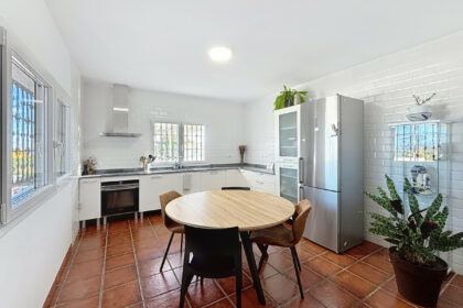 b25b49eb3df79972b71f88ac31555fcd - 12