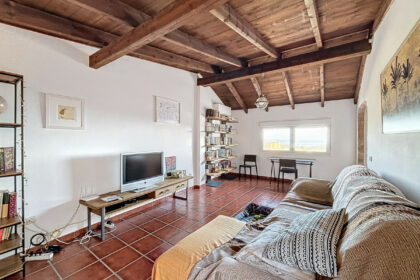 b25b49eb3df79972b71f88ac31555fcd - 23