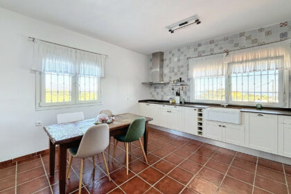 b25b49eb3df79972b71f88ac31555fcd - 37