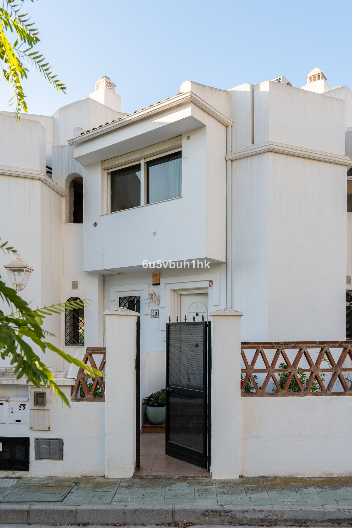 b25df0e4ace32664a9335802a68a9151 - 2