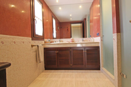 b2670149b1c44101c6a5d28055fd060c - 26