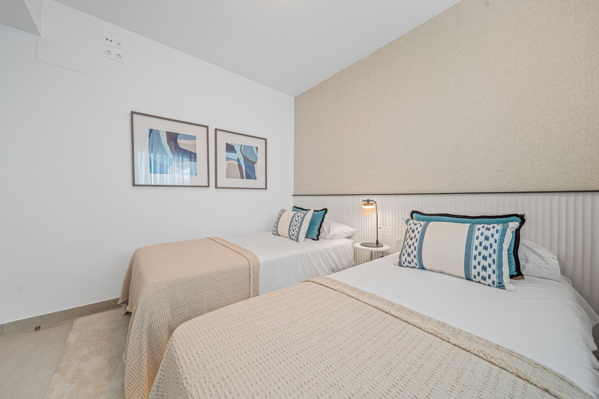 b443e2afd4472f5926cd717c3c695ee8 - 18