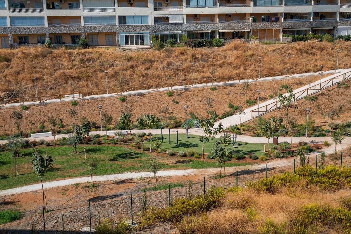 b443e2afd4472f5926cd717c3c695ee8 - 30