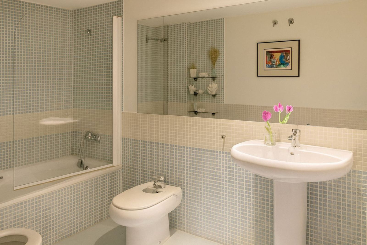 b49f10ad44226fa0a7307b4497eee69f - 12