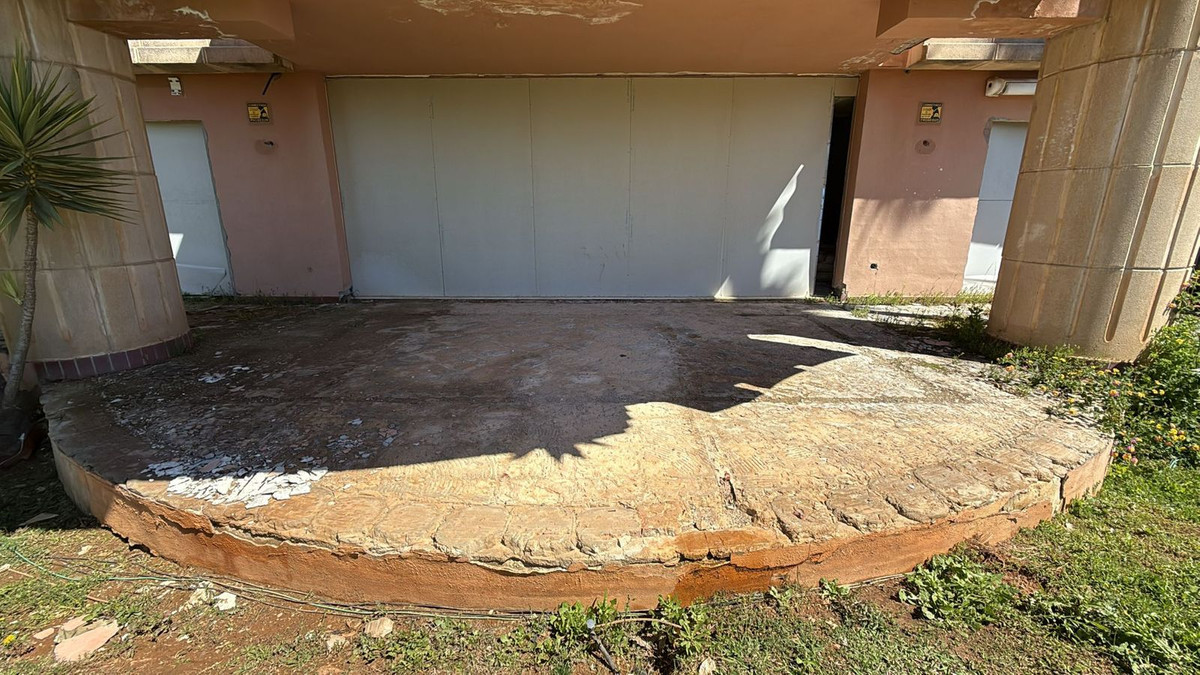 b584f9f8c9fc3d95a6209f94f7ea9f3b - 13