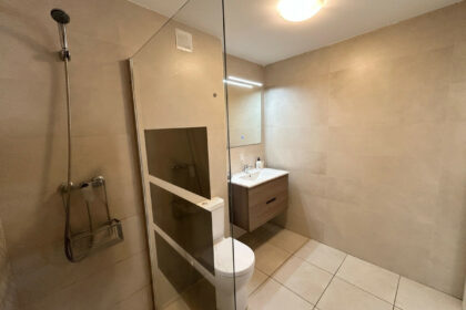 b5949e45d754276f8f3af92effa31b7a - 16