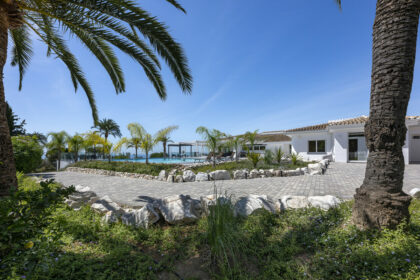 b74eba2c0e5051bdd8222a8d3361f679 - 41