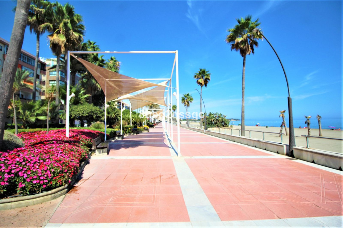 b86647e95d874ca6dd5a1b67eb4b343c - 16