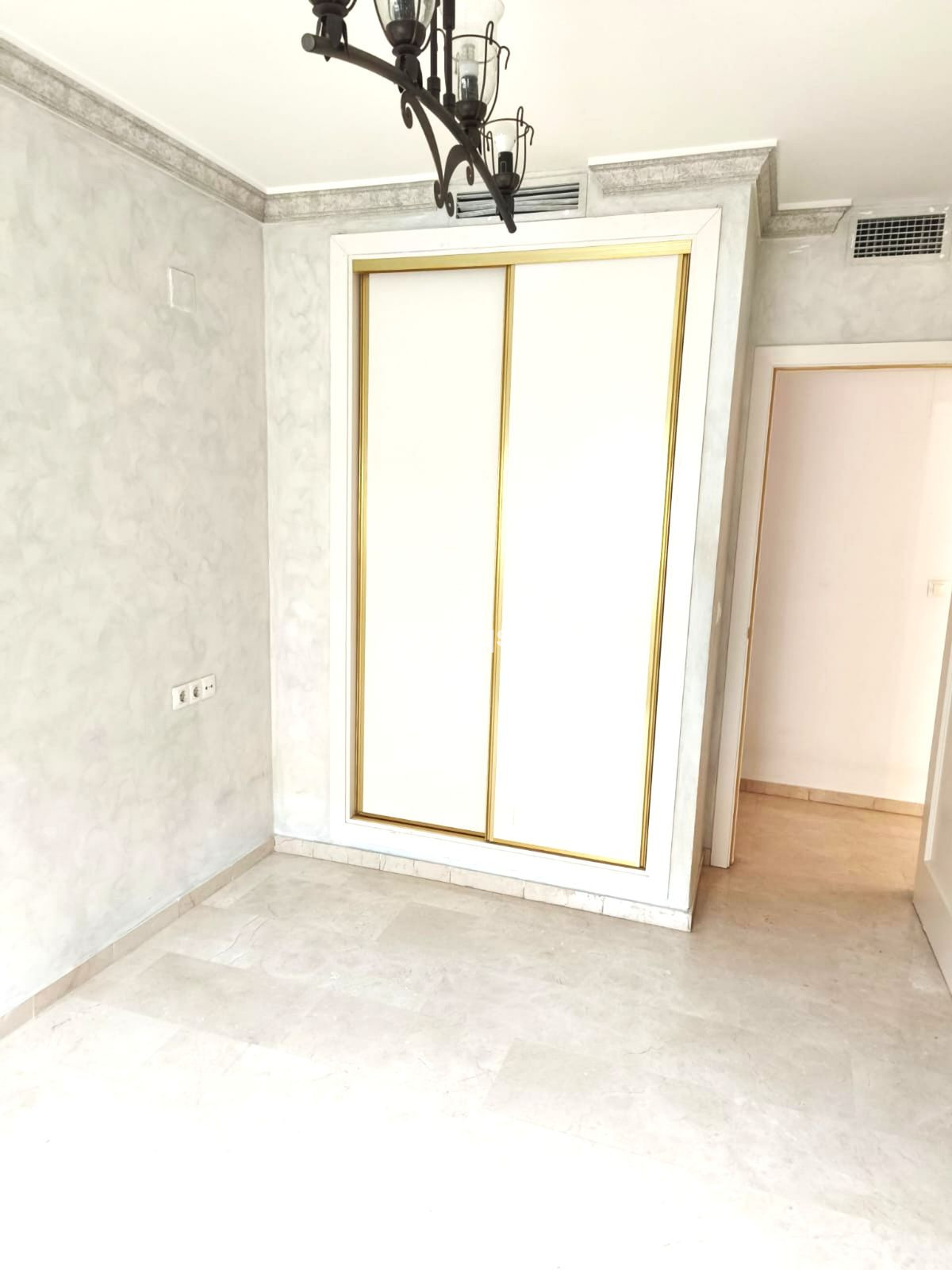 b86647e95d874ca6dd5a1b67eb4b343c - 18