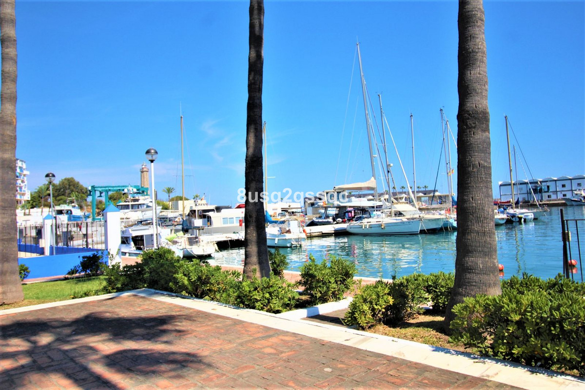 b86647e95d874ca6dd5a1b67eb4b343c - 28