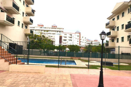 b86647e95d874ca6dd5a1b67eb4b343c - 33