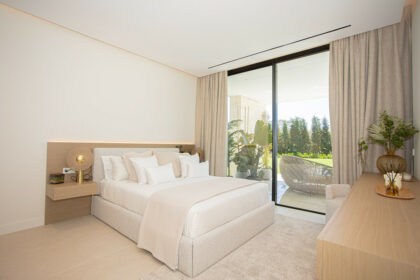 b8a78f73fe47d9919fb9148a263e7528 - 18