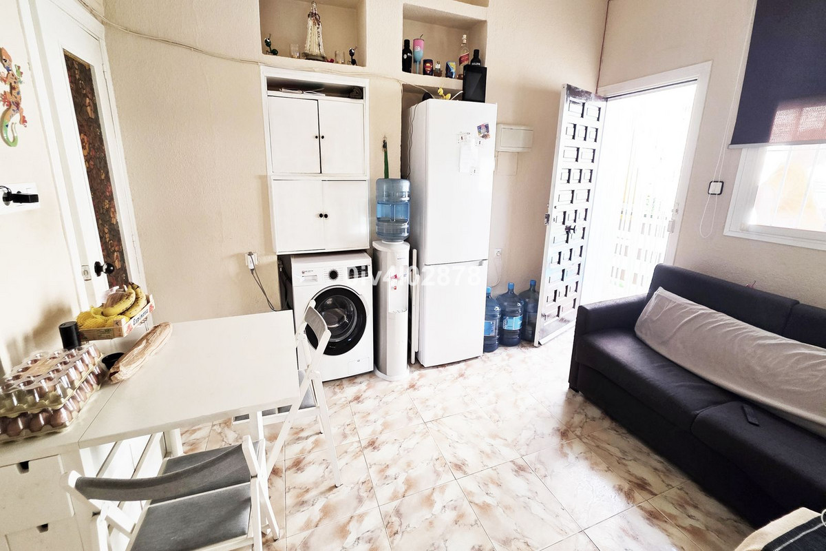 b8b866d4f51e91a694653a4774e7411f - 12