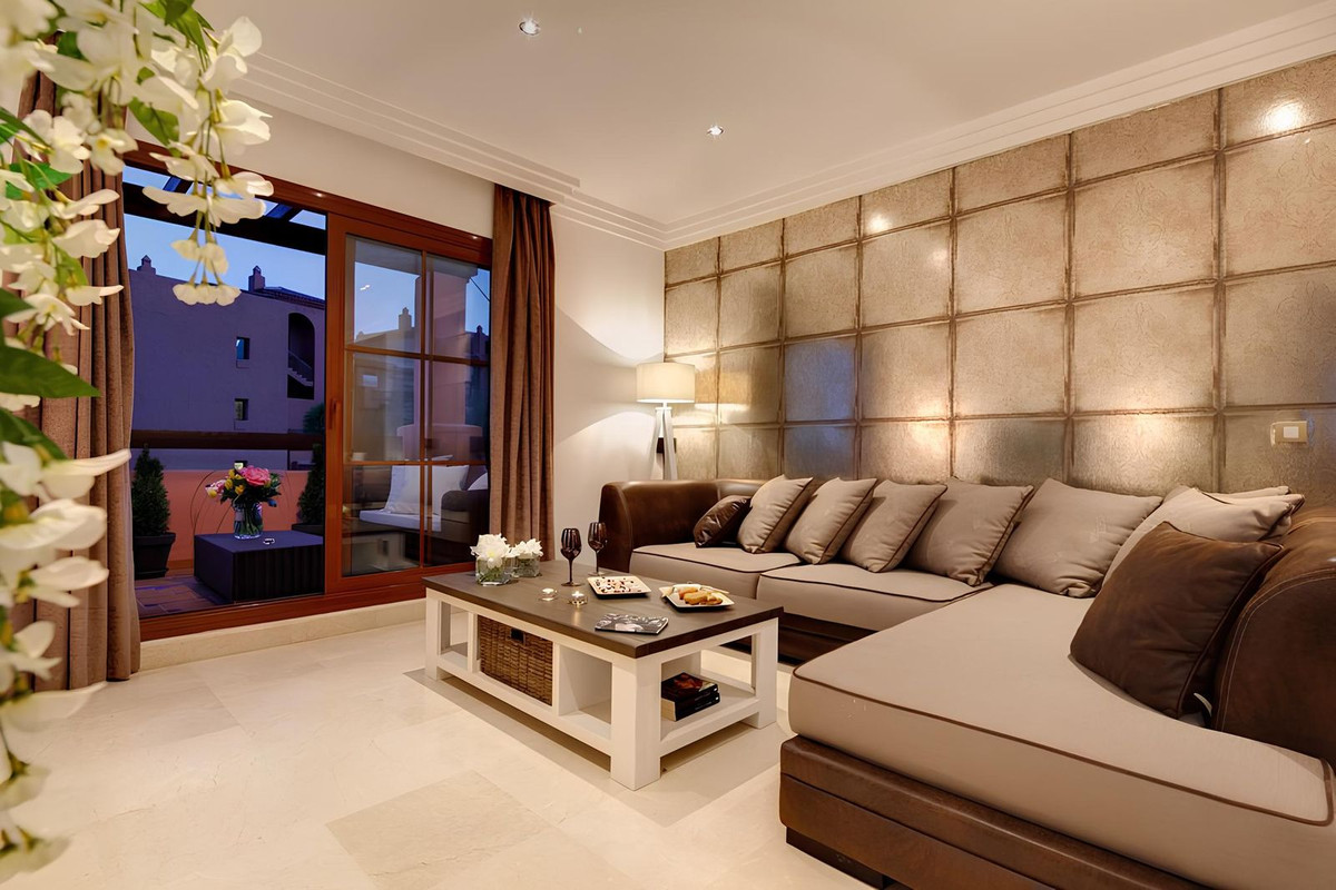 b8bdcf461c70fab44c7cca6ff2ac467e - 1