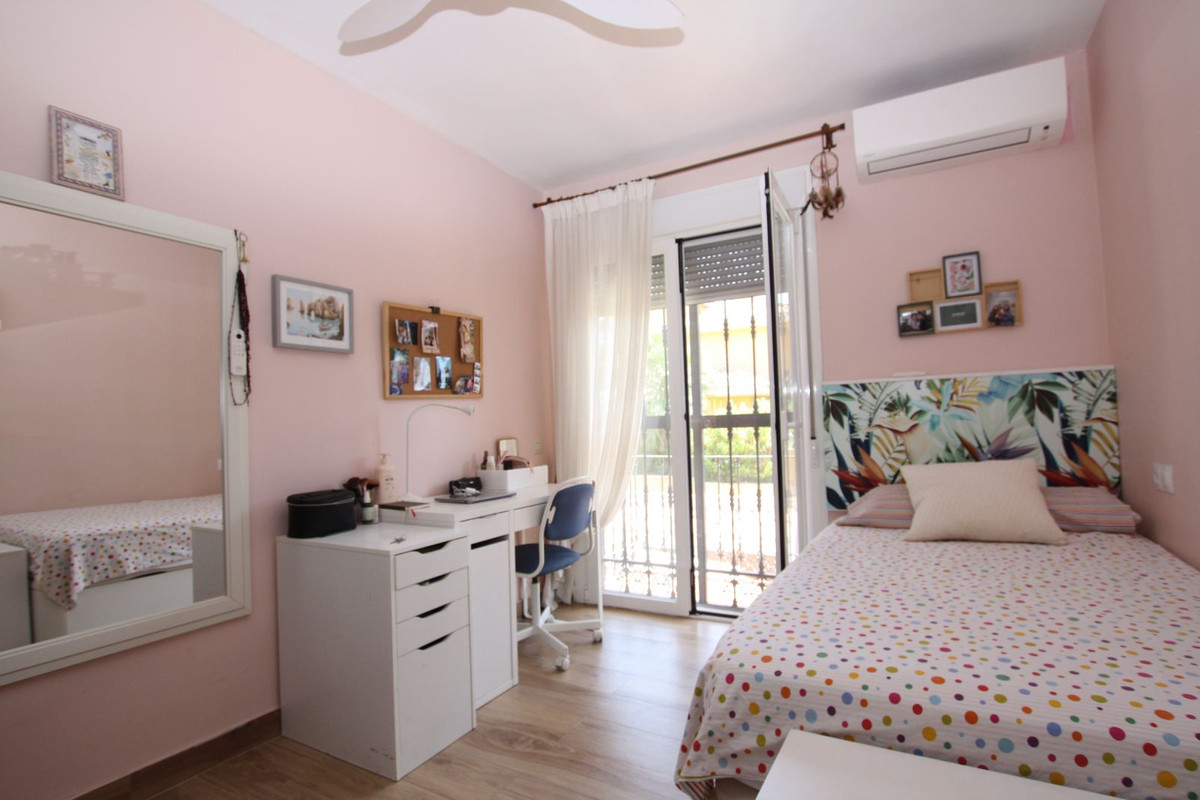 b8c6081260c0b4a4f9f2fb67078aeb7f - 12