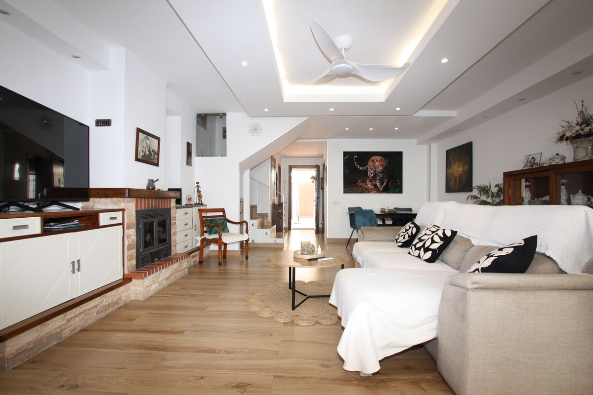 b8c6081260c0b4a4f9f2fb67078aeb7f - 14