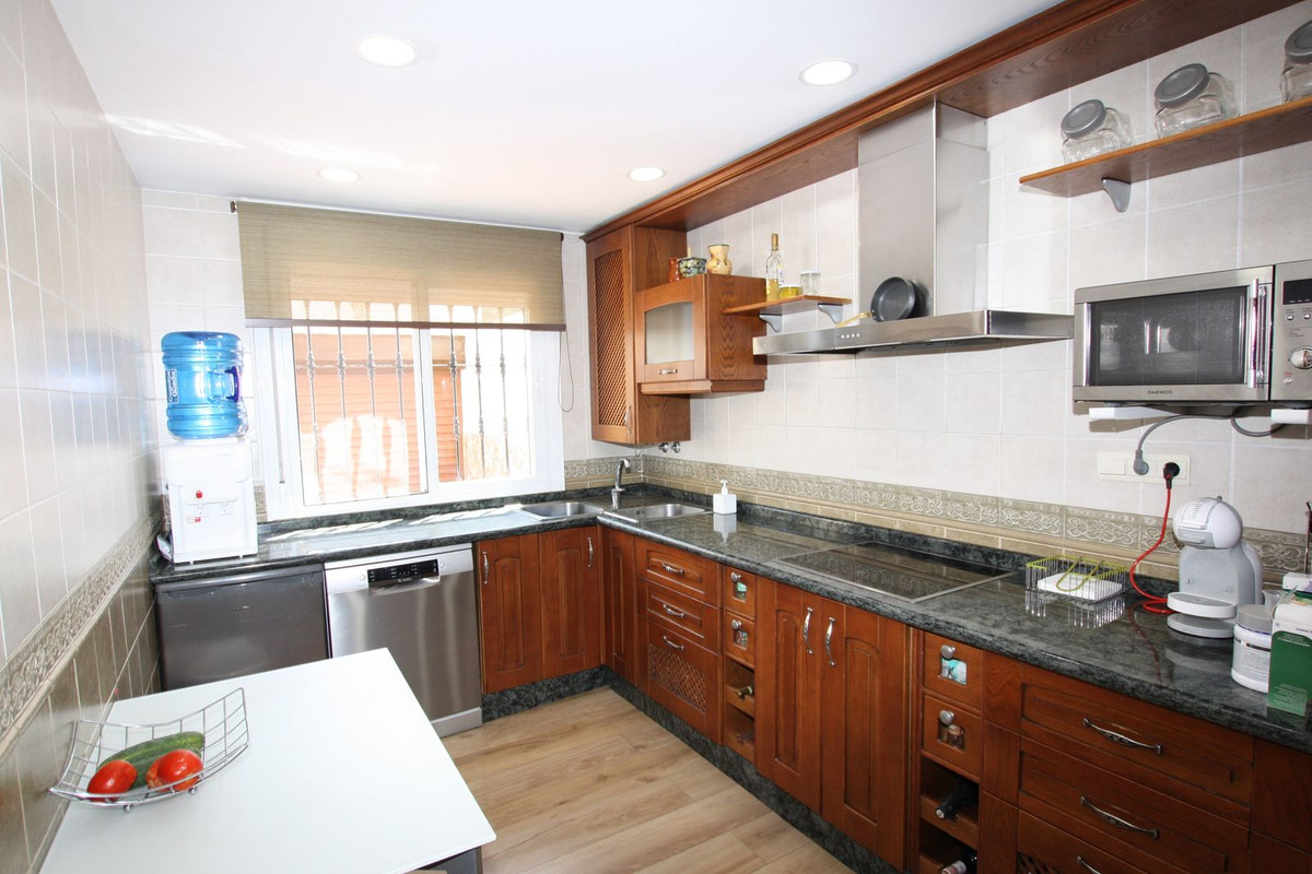 b8c6081260c0b4a4f9f2fb67078aeb7f - 3