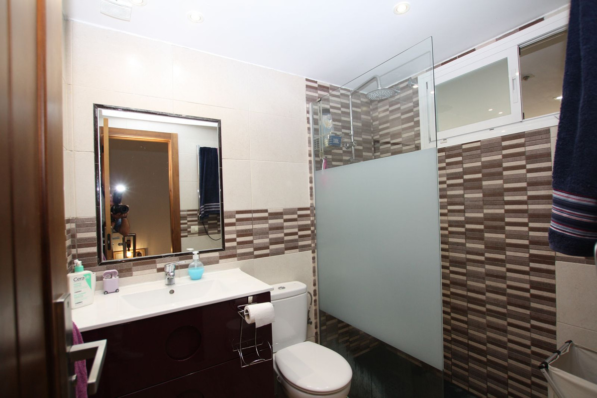 b8c6081260c0b4a4f9f2fb67078aeb7f - 33