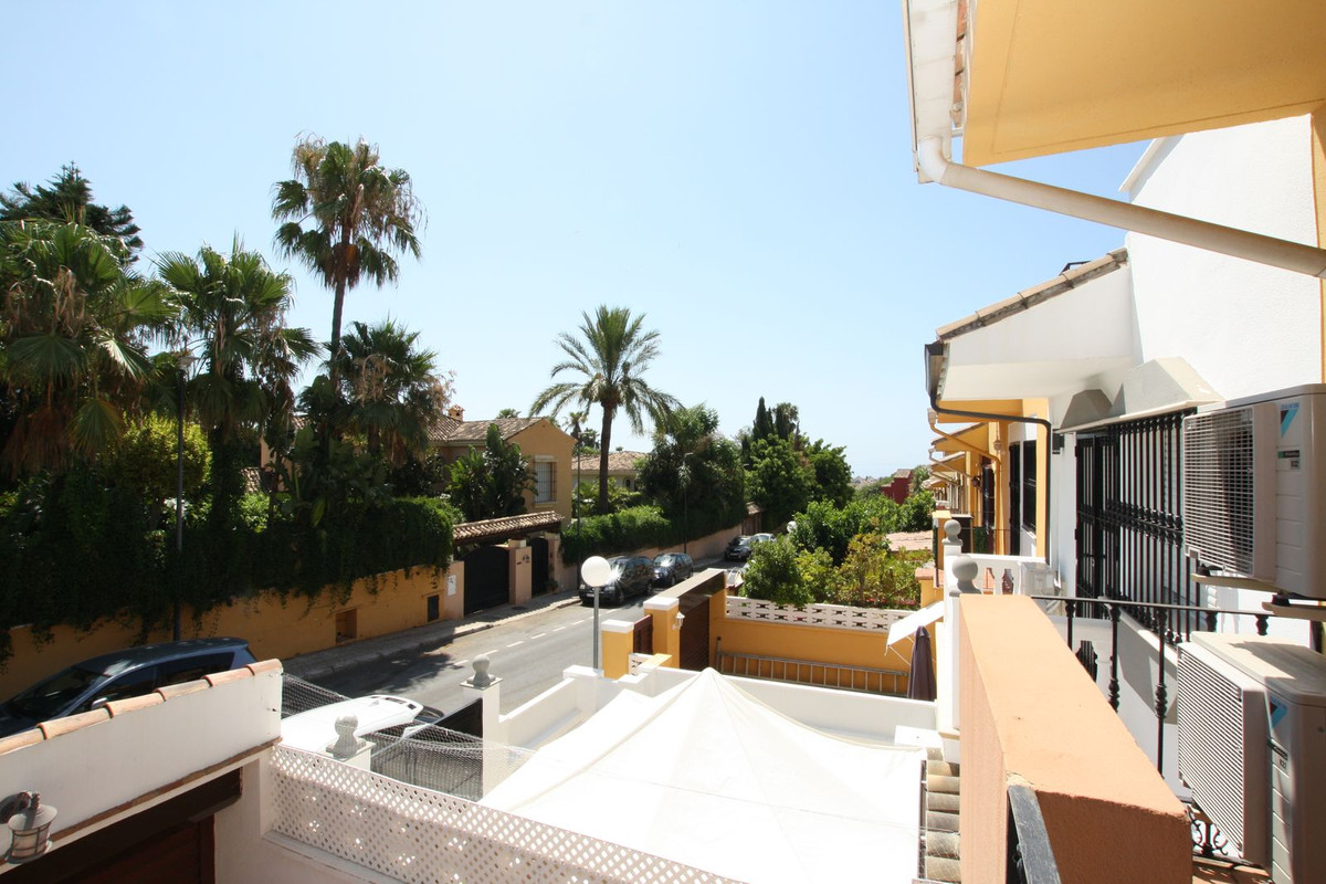 b8c6081260c0b4a4f9f2fb67078aeb7f - 37