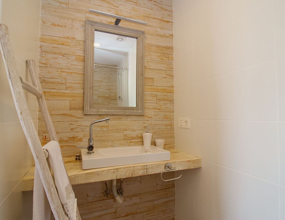 ba1b6dc863ca7c075bf4755ea90e374a - 19