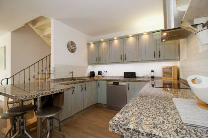 ba1b6dc863ca7c075bf4755ea90e374a - 4