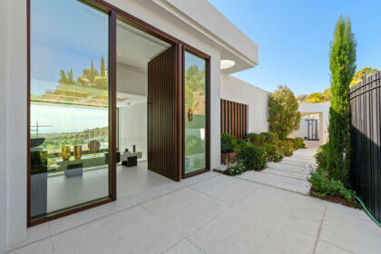 bac5aeca2c7a1bc5af0b993691c51b3c - 18