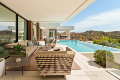 bac5aeca2c7a1bc5af0b993691c51b3c - 24