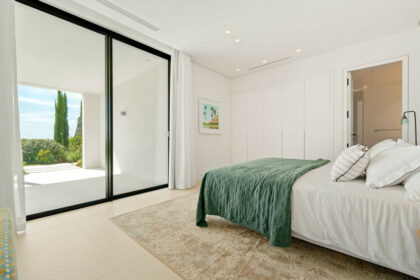 bac5aeca2c7a1bc5af0b993691c51b3c - 44