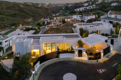 bac5aeca2c7a1bc5af0b993691c51b3c - 51