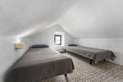 bae02aea14c16af5de9ba7878904d4d4 - 24