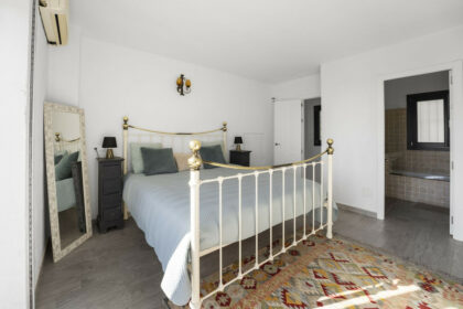 bae02aea14c16af5de9ba7878904d4d4 - 32